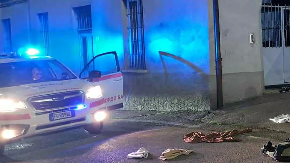 I soccorsi dopo la violenta rissa in via Castello a Vighizzolo del 22 agosto I soccorsi dopo la violenta rissa in via Castello a Vighizzolo del 22 agosto