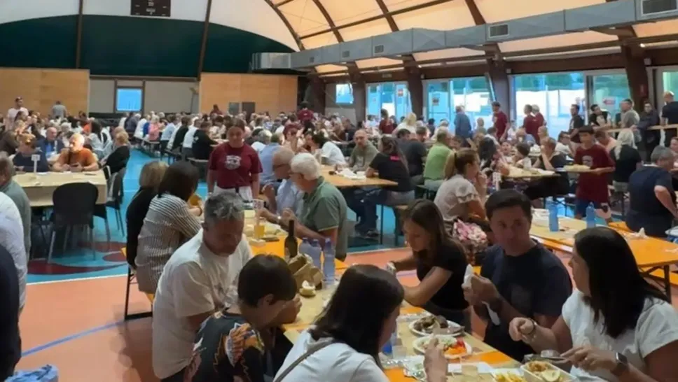 Il pubblico alla Sagra dell’alborella a Inverigo Il pubblico alla Sagra dell’alborella a Inverigo