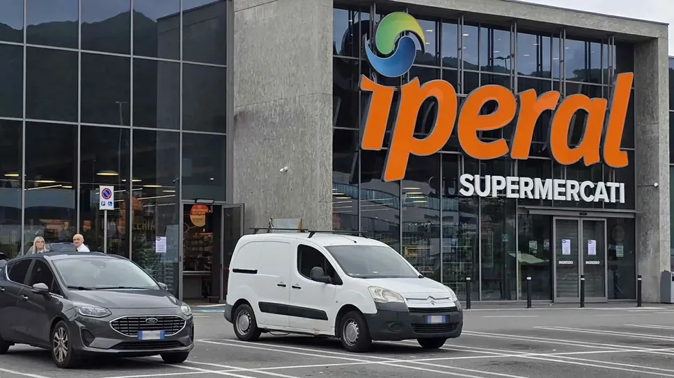 L’Iperal di Tavernerio, ieri rimasto chiuso per il furto L’Iperal di Tavernerio, ieri rimasto chiuso per il furto