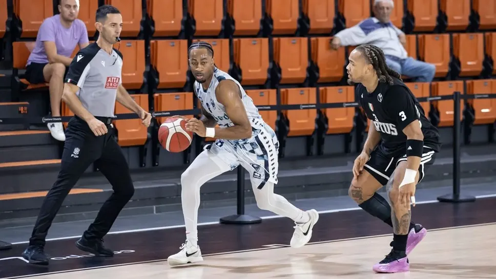 Jordan Bowden “osservato” da Carsen Edwards