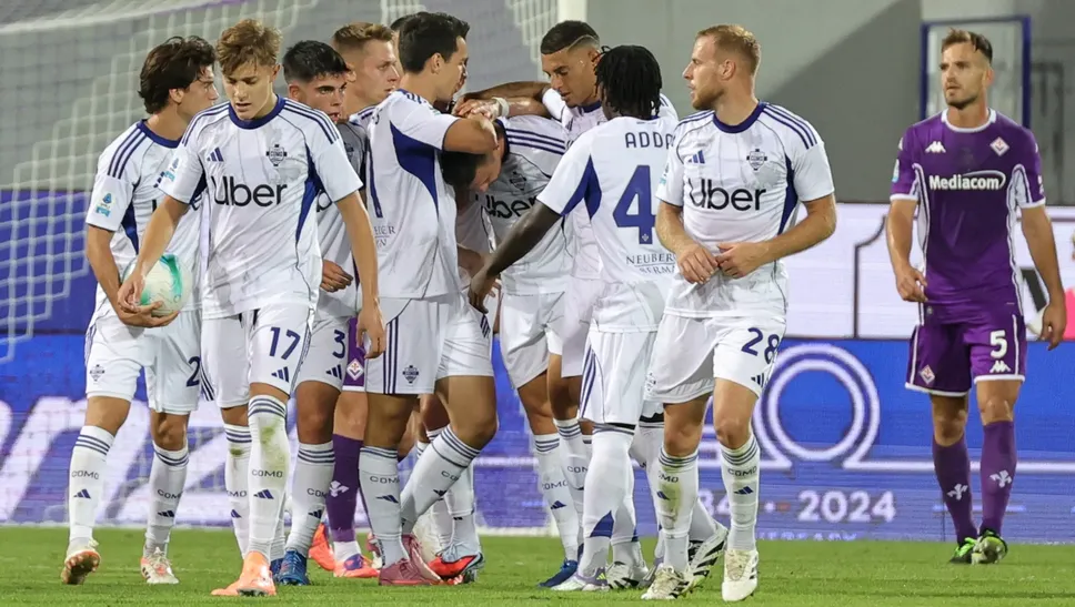 L’esultanza del Como per il successo a Firenze