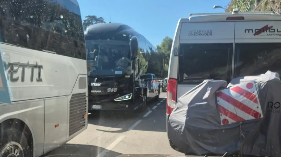 Altra giornata da incubo sulla Regina nell’ultimo sabato d’estate
