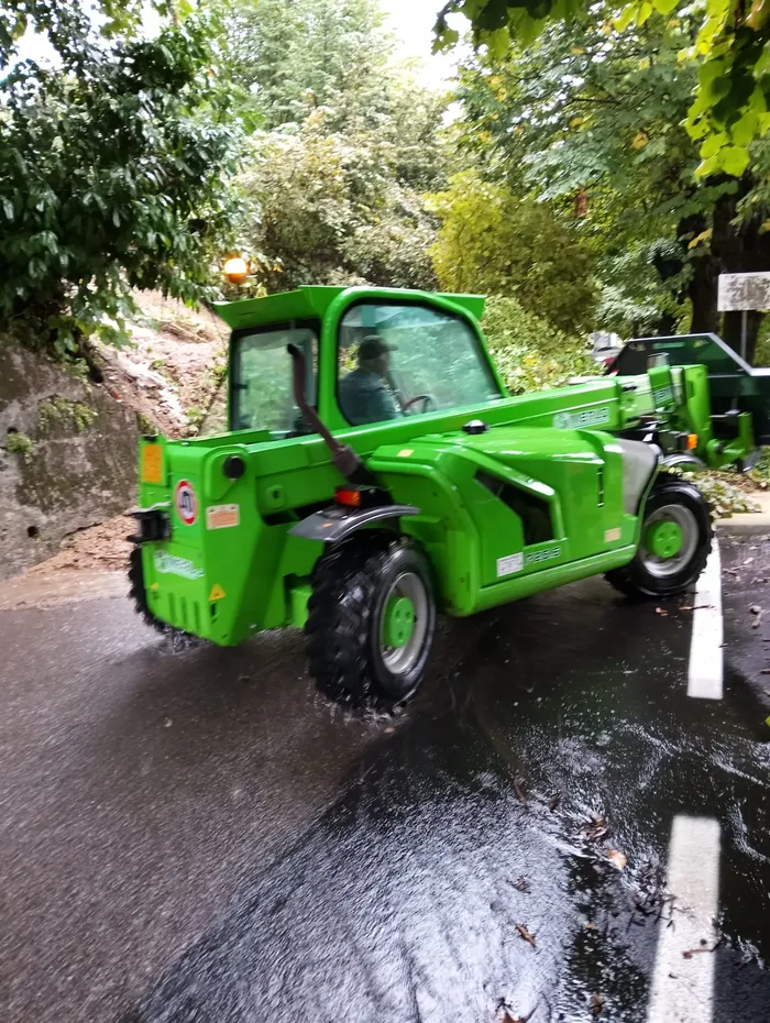 Brunate MALTEMPO- paese isolato, via per Como è chiusa causa frana altezza civico 48 Comune raccomanda di non muoversi con nessun veicolo. Nemmeno da Civiglio si arriva a Brunate per chiusura strada causa altra frana in via Ghislanzoni Brunate MALTEMPO- paese isolato, via per Como è chiusa causa frana altezza civico 48 Comune raccomanda di non muoversi con nessun veicolo. Nemmeno da Civiglio si arriva a Brunate per chiusura strada causa altra frana in via Ghislanzoni