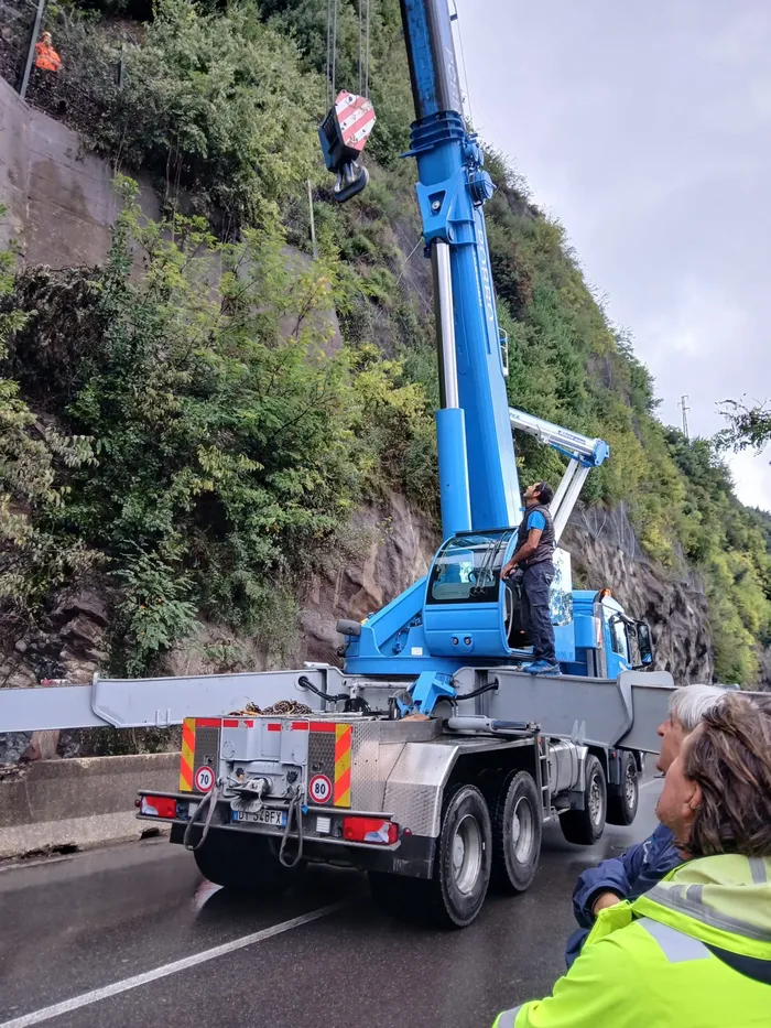 Argegno -  I lavori sulla Regina al tombotto dopo la frana al confine con Colonno