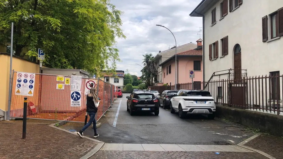 Il cantiere allestito e poi smontato in via Silvio Pellico