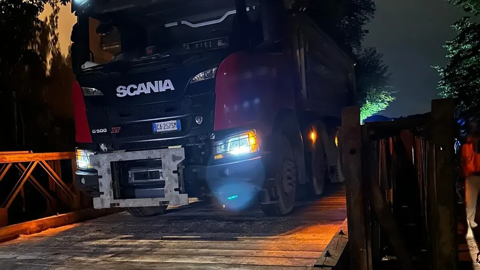Le prove di carico del ponte bailey