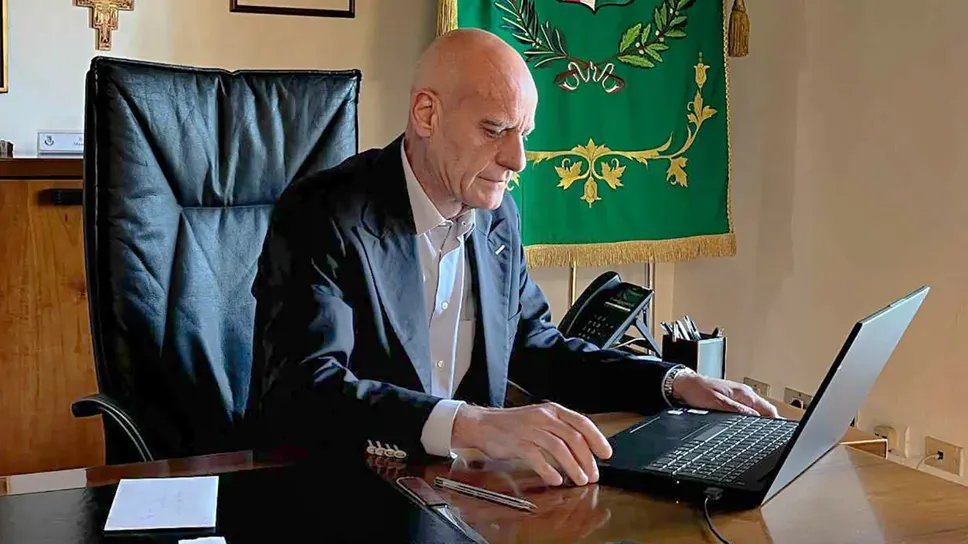 Il sindaco di Erba Mauro Caprani