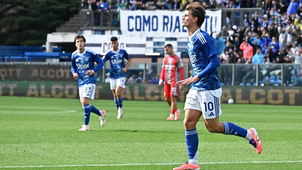 L’esultanza di Nico Paz dopo la rete del momentaneo 1-0 del Como