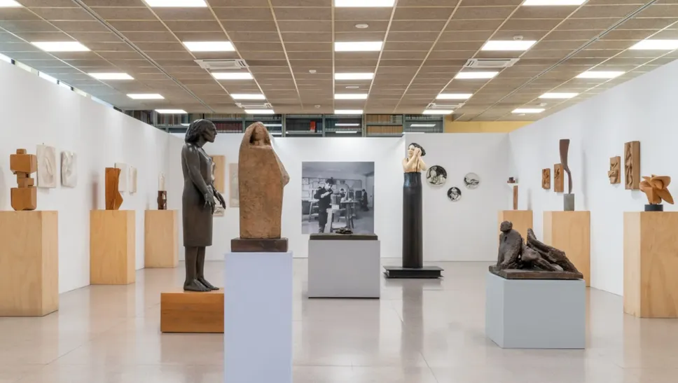 Le opere realizzate da Giuliano Vangi si possono ammirare al liceo Melotti di via Andina e negli spazi antistanti la basilica di Galliano