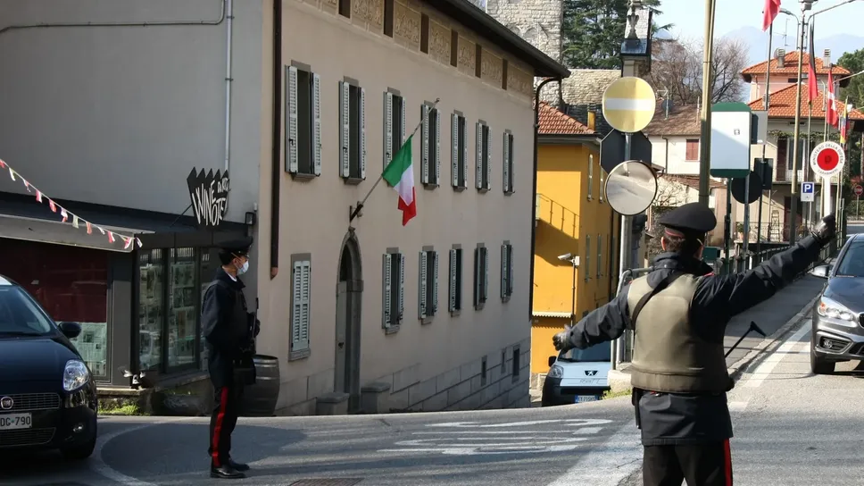 Un posto di blocco dei carabinieri di Tremezzina  (Arcdhivio)