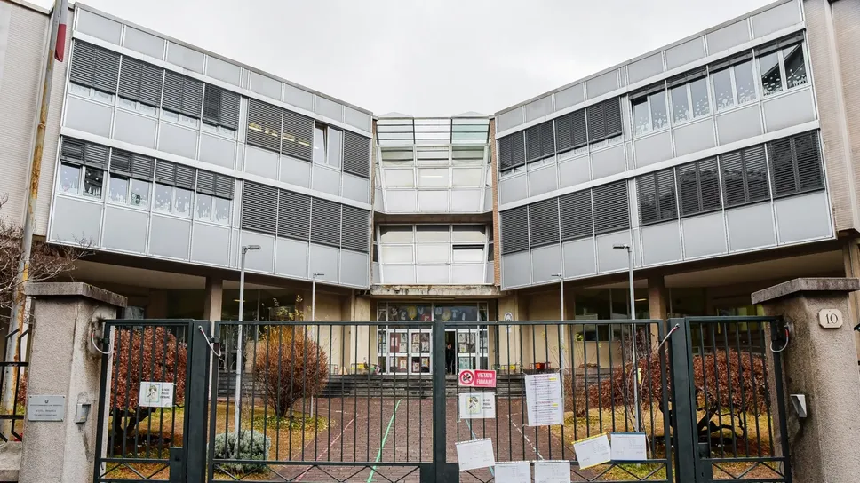 La scuola situata in via Sinigaglia vicino allo stadio potrebbe essere sostituita da un autosilo La scuola situata in via Sinigaglia vicino allo stadio potrebbe essere sostituita da un autosilo