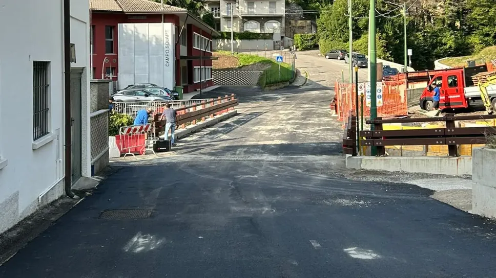 Il ponte di via Noseda riaperto ieri mattina dopo cinque mesi di lavori Il ponte di via Noseda riaperto ieri mattina dopo cinque mesi di lavori