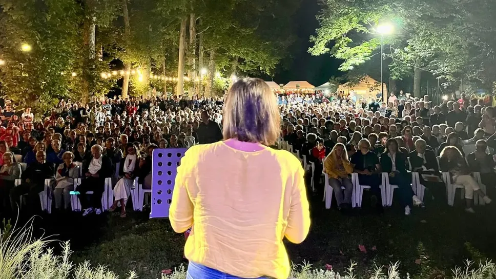 In duemila sabato sera per ascoltare la segretaria del Pd Elly Schlein In duemila sabato sera per ascoltare la segretaria del Pd Elly Schlein