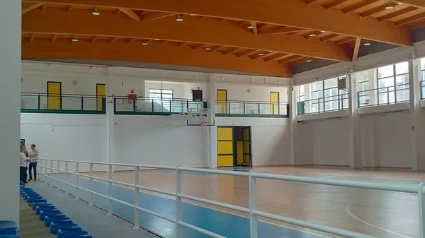 La palestra di via per Cabiate, dopo due anni,  è ormai pronta