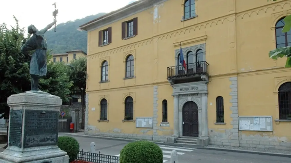 Il municipio di Laglio Il municipio di Laglio