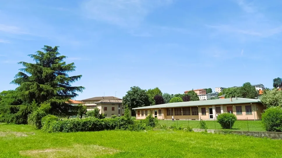 L’area dove verrà realizzata la nuova palestra della scuola di via Casartelli L’area dove verrà realizzata la nuova palestra della scuola di via Casartelli