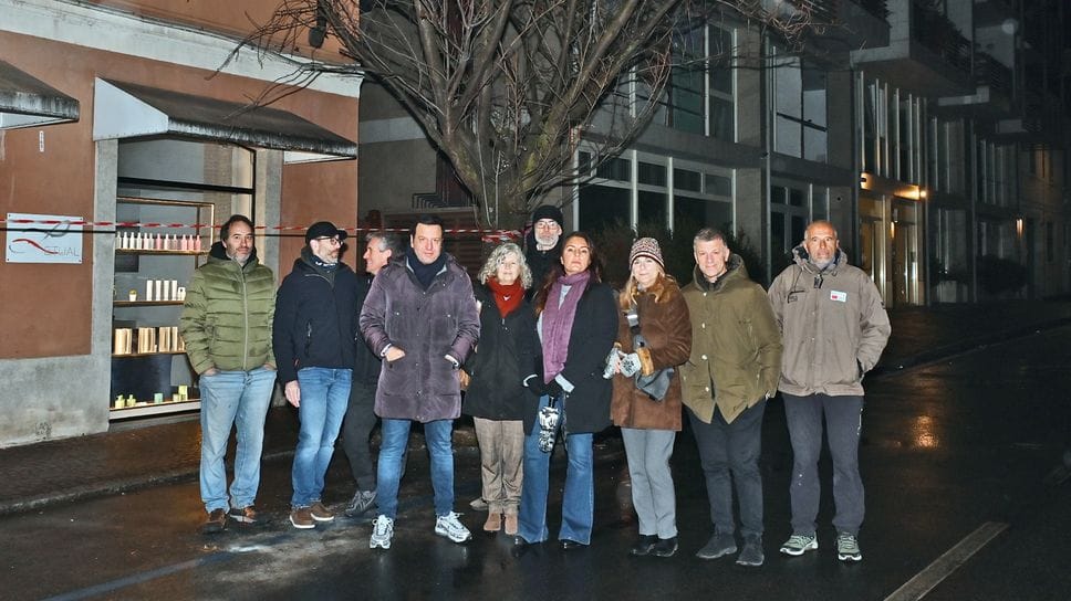 Il presidio organizzato ieri mattina ben prima dell’alba in vista dell’abbattimento dei ciliegi