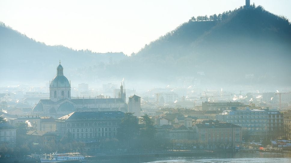 Nella mappa della qualità dell’aria, Como è colorata di rosso