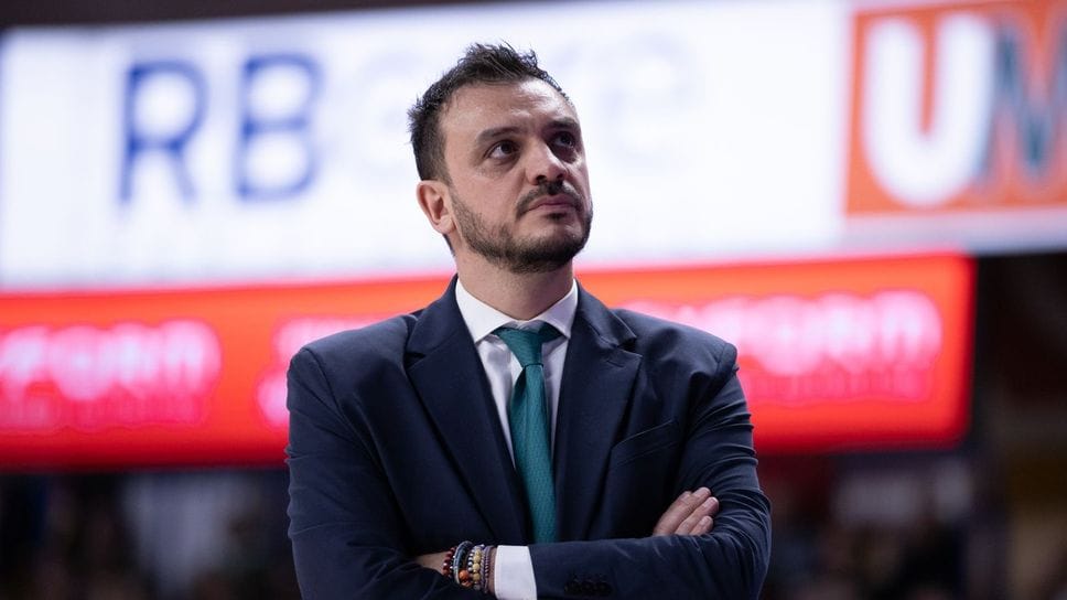 Coach Nicola Brienza, esonerato da Pallacanestro Cantù