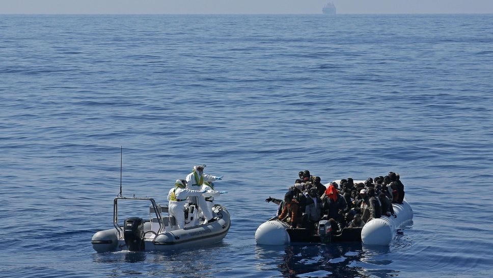 Da sinistra Salman Sheikh, Afjul Miha e Uzzal Abdul. Sono partiti dal Bangladesh, dove sono stati adescati da meditatori della mafia bengalese,  e sono arrivati a Como dopo diverse peripezie