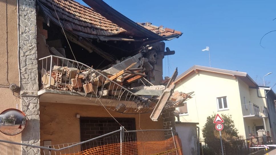 La casa collassata in via Monviso