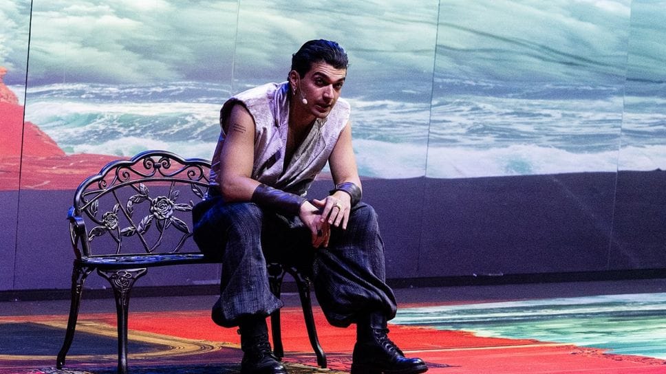 Giacomo Giorgio, noto per il ruolo in “Mare Fuori”, interpreta Otello