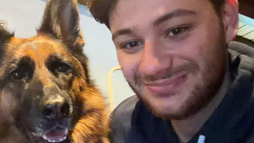 Matteo Burlo, 24 anni, con Sibilla, pastore tedesco femmina di 4 anni