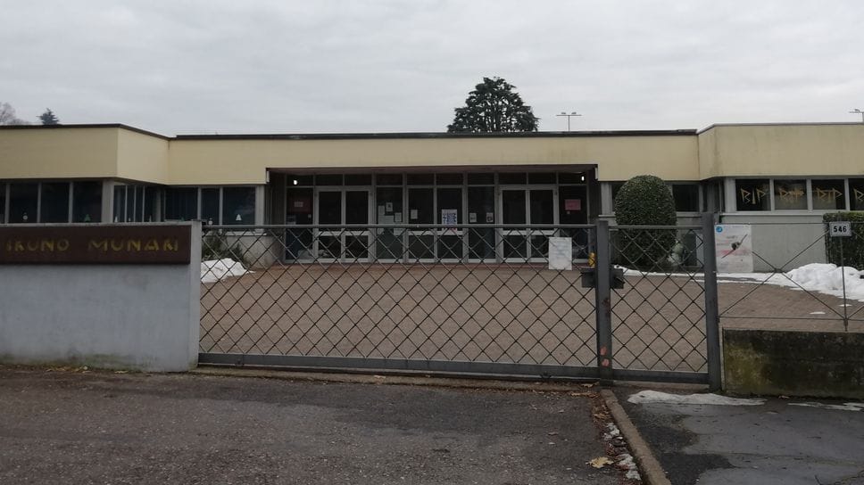 L’esterno della scuola primaria di Valmorea