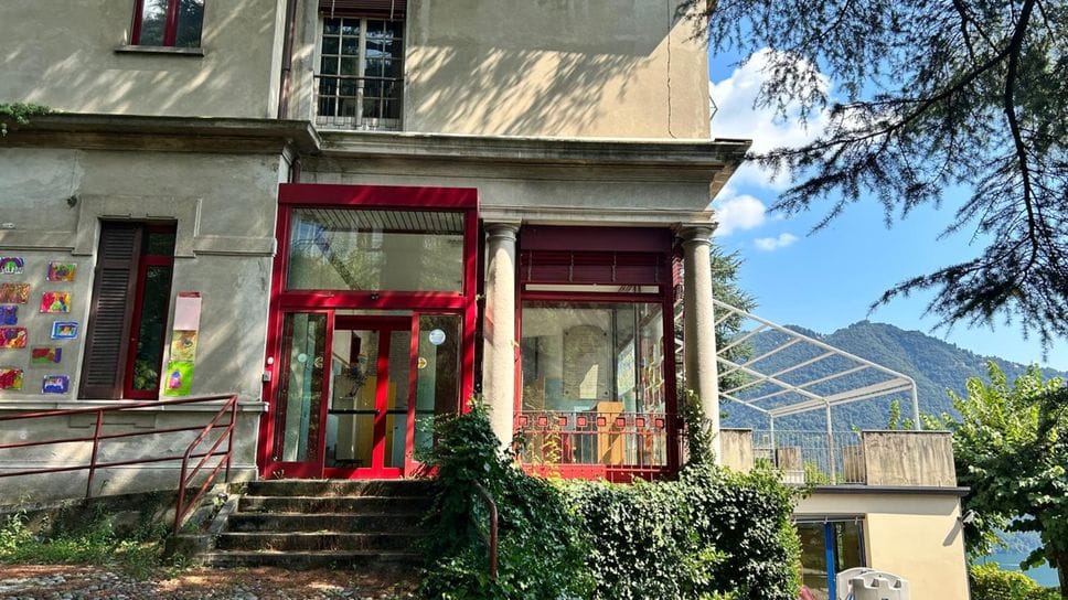 L’ingresso dell’attuale materna di Rovenna