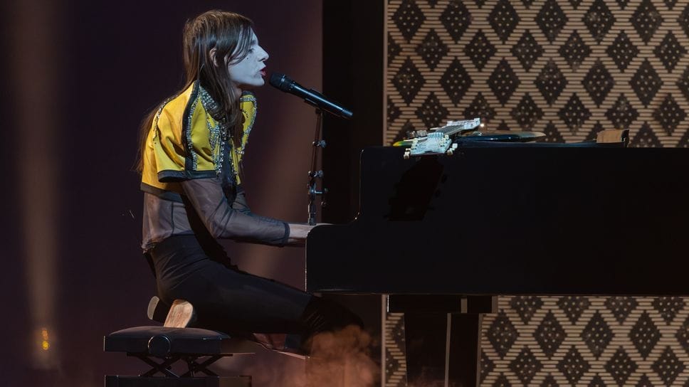 Dopo i successi di pubblico e di critica maturati in Italia, Lucio Corsi sbarca sui palchi internazionali