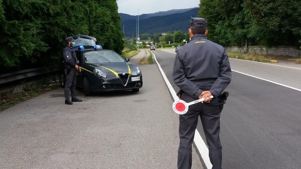 Un posto di controllo della Guardia di finanza