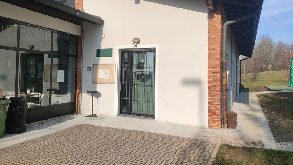 La sede del Gruppo Giovani è ora utilizzata dai pensionati per giocare a carte