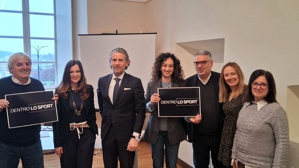 La presentazione di “Dentro lo Sport - Anno Zero”. Da sinistra Mario Camagni, Donatella Cervi, Giuseppe Molteni, Alice Galbiati, Edoardo Ceriani, Silvia Galimberti e Isabella Livio