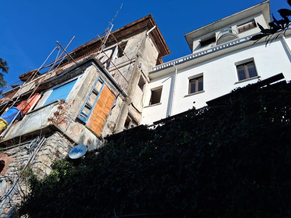 La casa vista dal basso