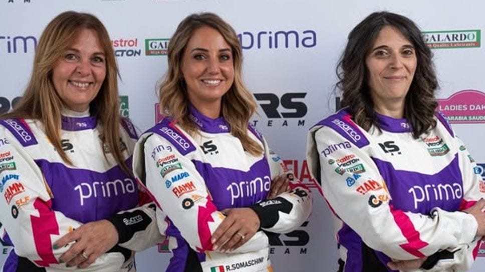 Le Ladies Dakar con Somaschini al centro