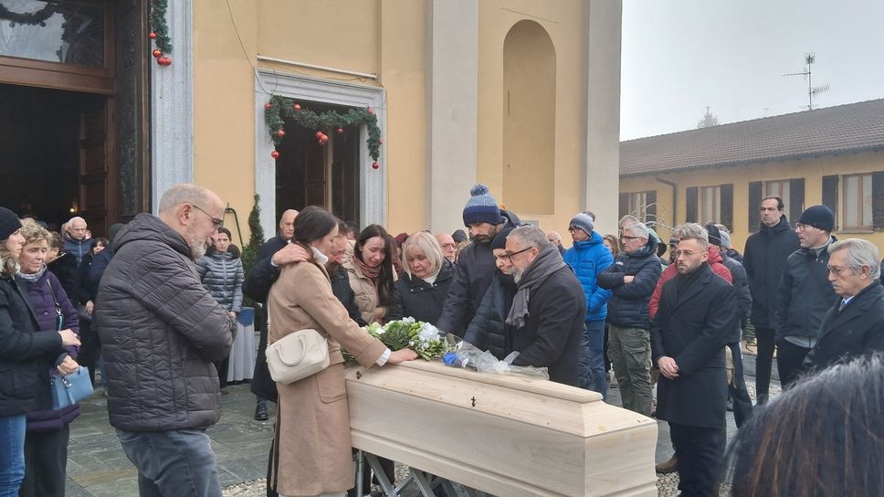 L’ultimo omaggio dei familiari ad Andrea Ponzoni