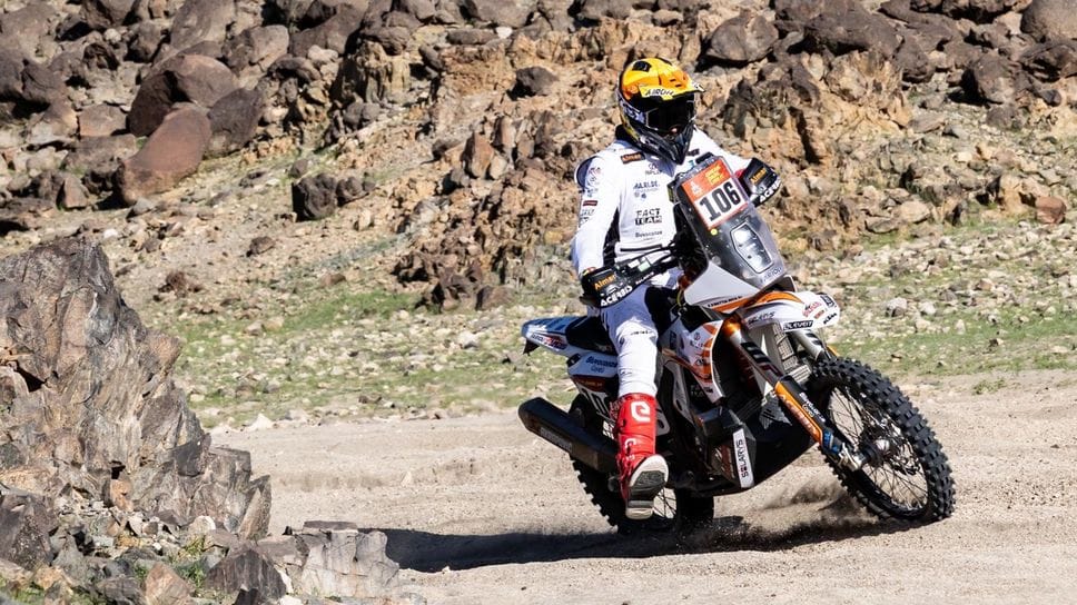 Mattia Riva in gara su Ktm: il comasco ha disputato la prima tappa della Dakar 2026