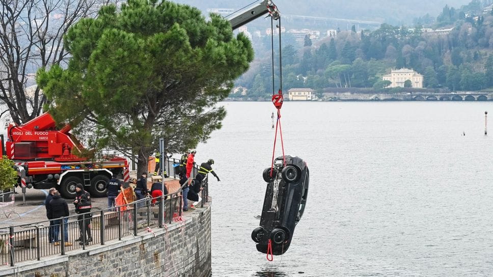 L’auto fu prelevata dal lago e studiata, i corpi trovati abbracciati
