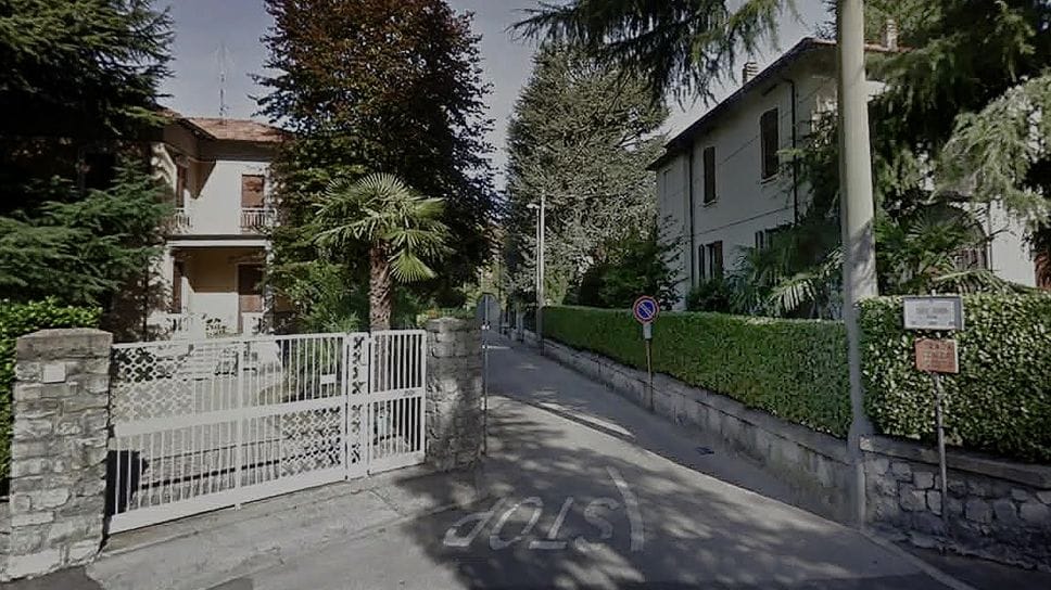 L’ingresso di via Carlo Gerosa a Canzo