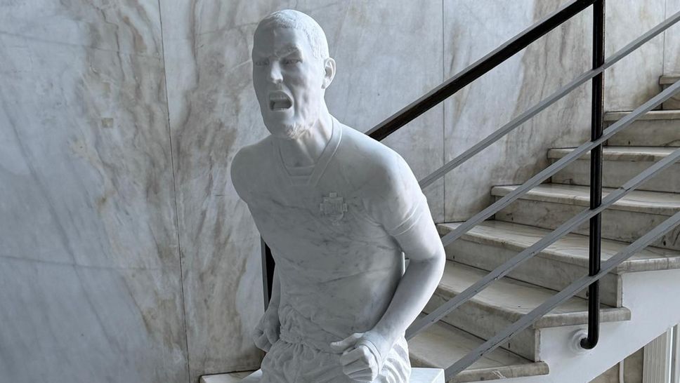 La statua in marmo dedicata ad Alessandro Gabrielloni