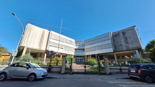 Le Monde ancora all’attacco del sindaco e del Calcio Como: «Vogliono trasformare la città in una Disneyland per adulti»