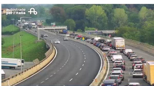 Operazioni doganali sui mezzi pesanti: caos in autostrada