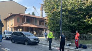 Tragedia in moto  a Cantù, lo strazio al liceo Fermi