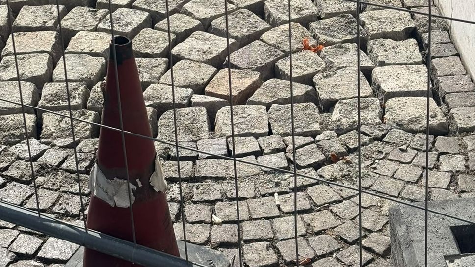 Cantiere Lungolago: a Sant’Agostino i sanpietrini sono “spaiati”