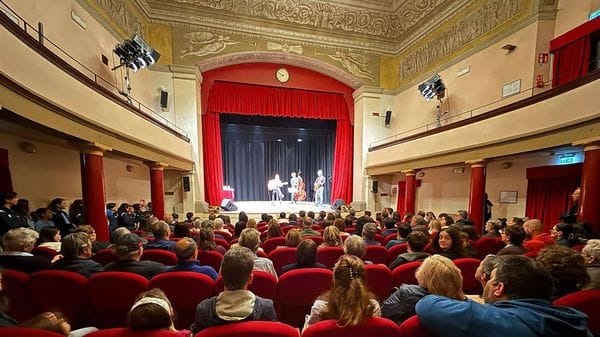 Il grande teatro torna a Canzo: al via la stagione 2026/2027
