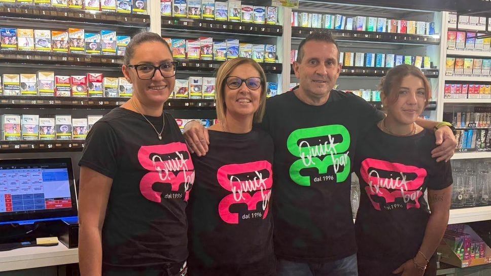 Trent’anni dietro al banco del bar Quick: Regione Lombardia premia Gianmarco e Maria