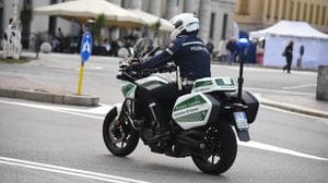 Corsa contro il tempo al Giro di Lombardia: nasce il piccolo Rio scortato dalla Polizia Locale