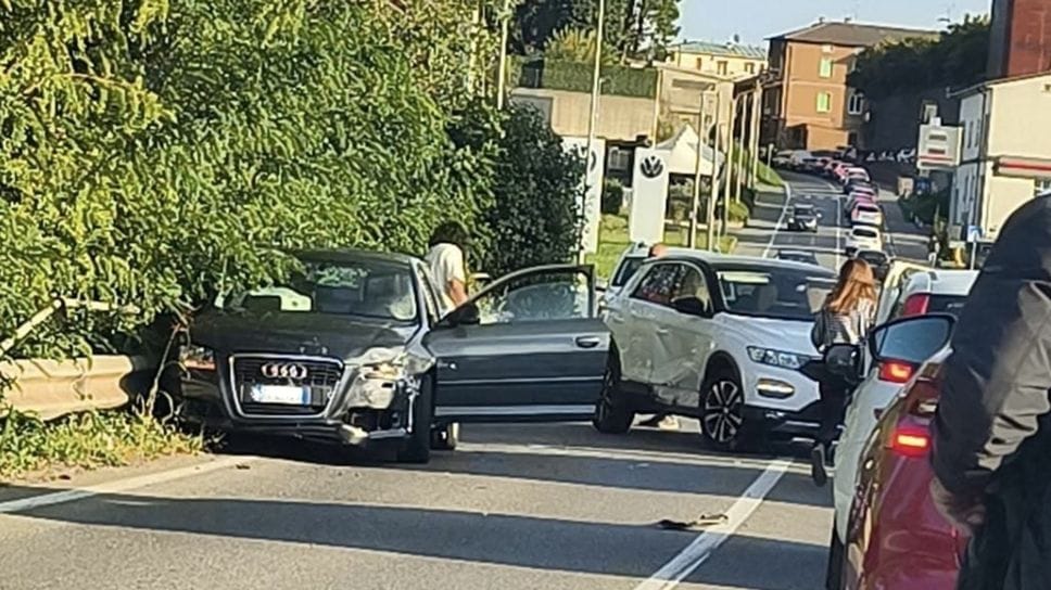 Incidente tra due auto a Cantù, coinvolta bimba di 7 anni