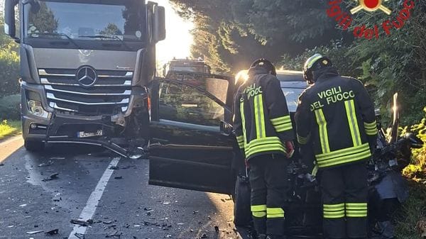 Scontro tra camion e auto a Solbiate con Cagno: un ferito in codice giallo