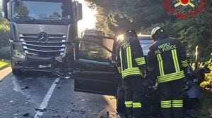 Scontro tra camion e auto a Solbiate con Cagno: un ferito in codice giallo